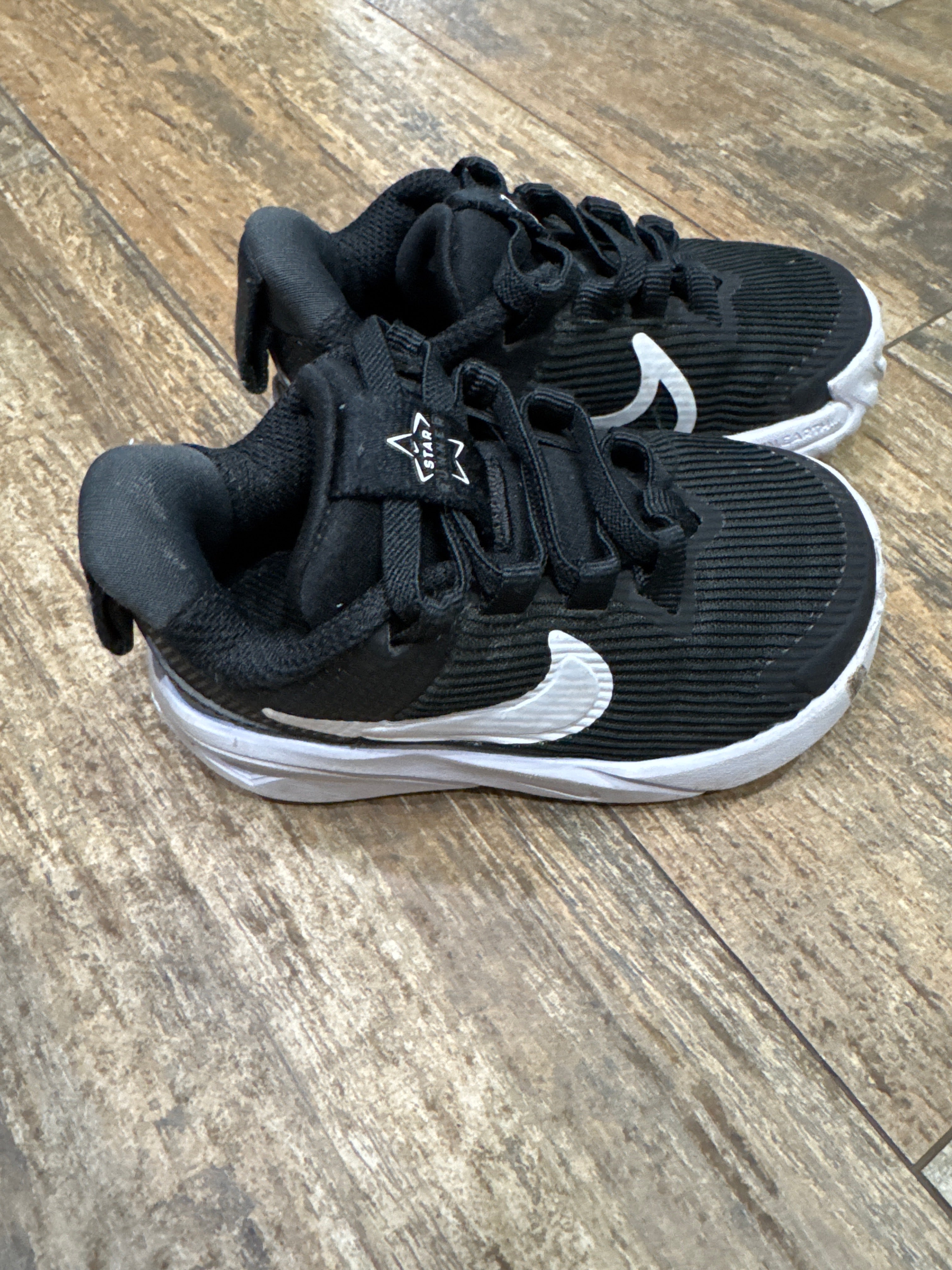 Nike Pull On Tennis Shoe c4.5