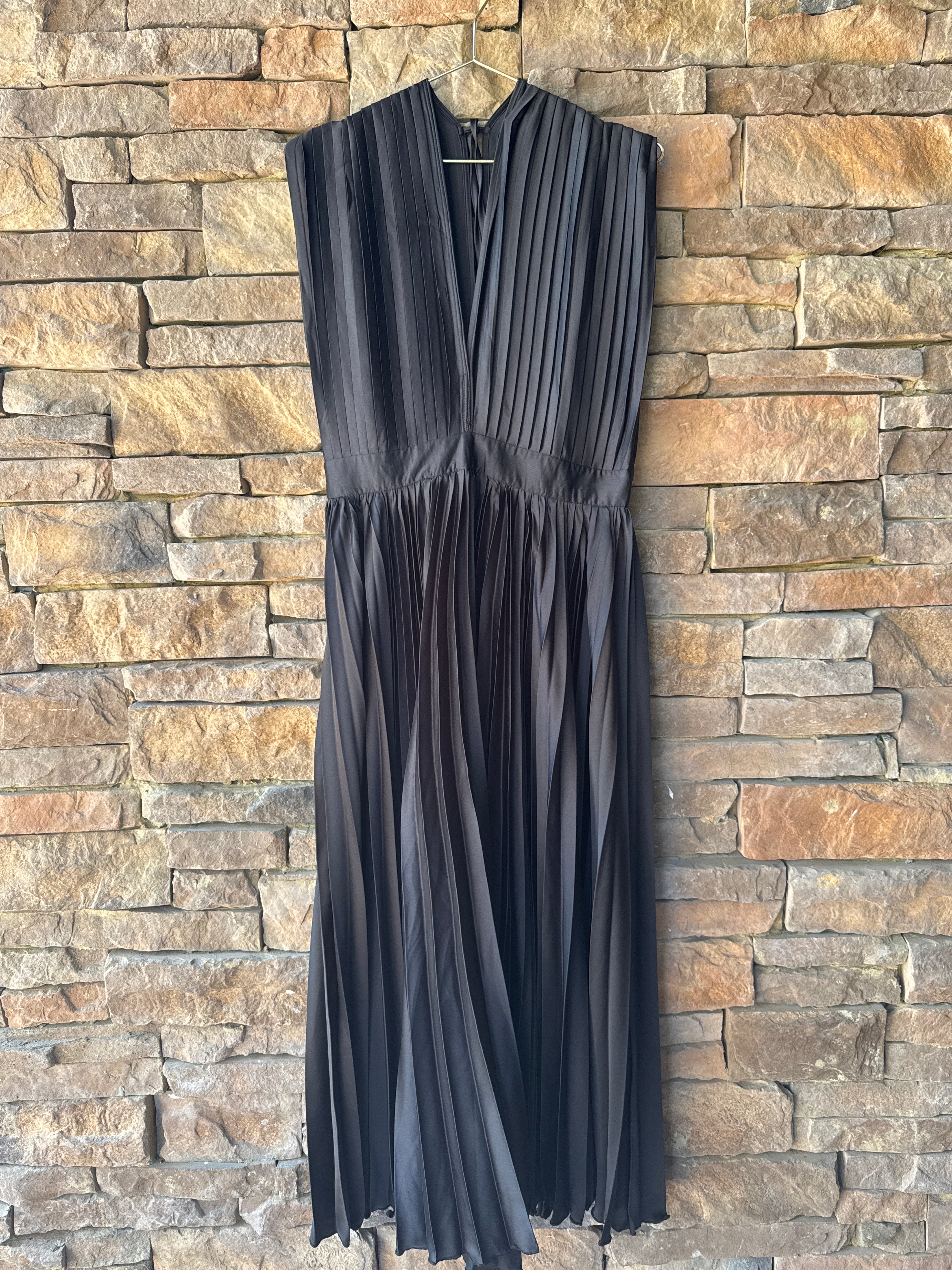 Aiyana Della Plunge Neck Short Sleeve Maxi 12