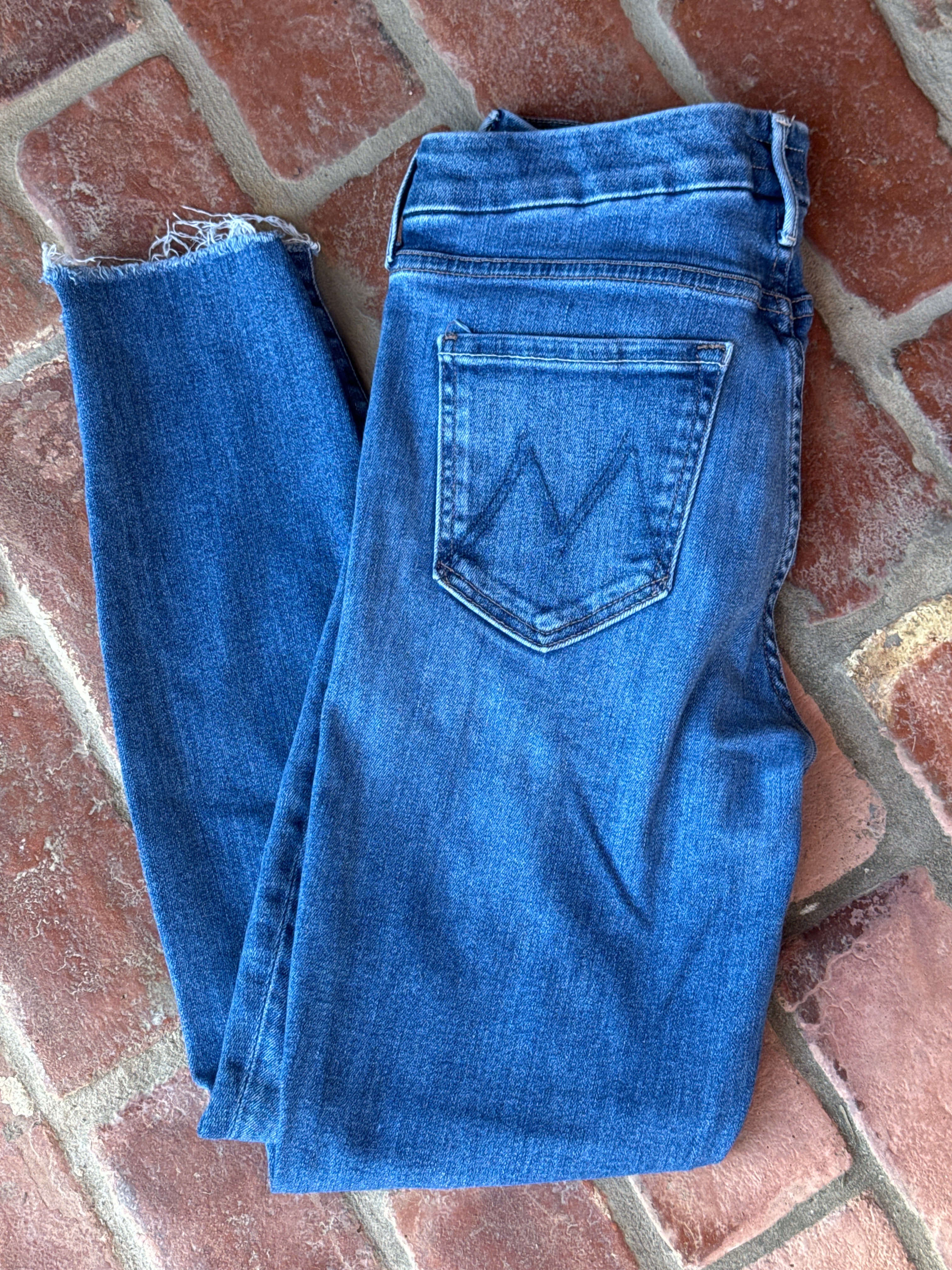 MOTHER Medium Wash Ankle Cut Jeans 29