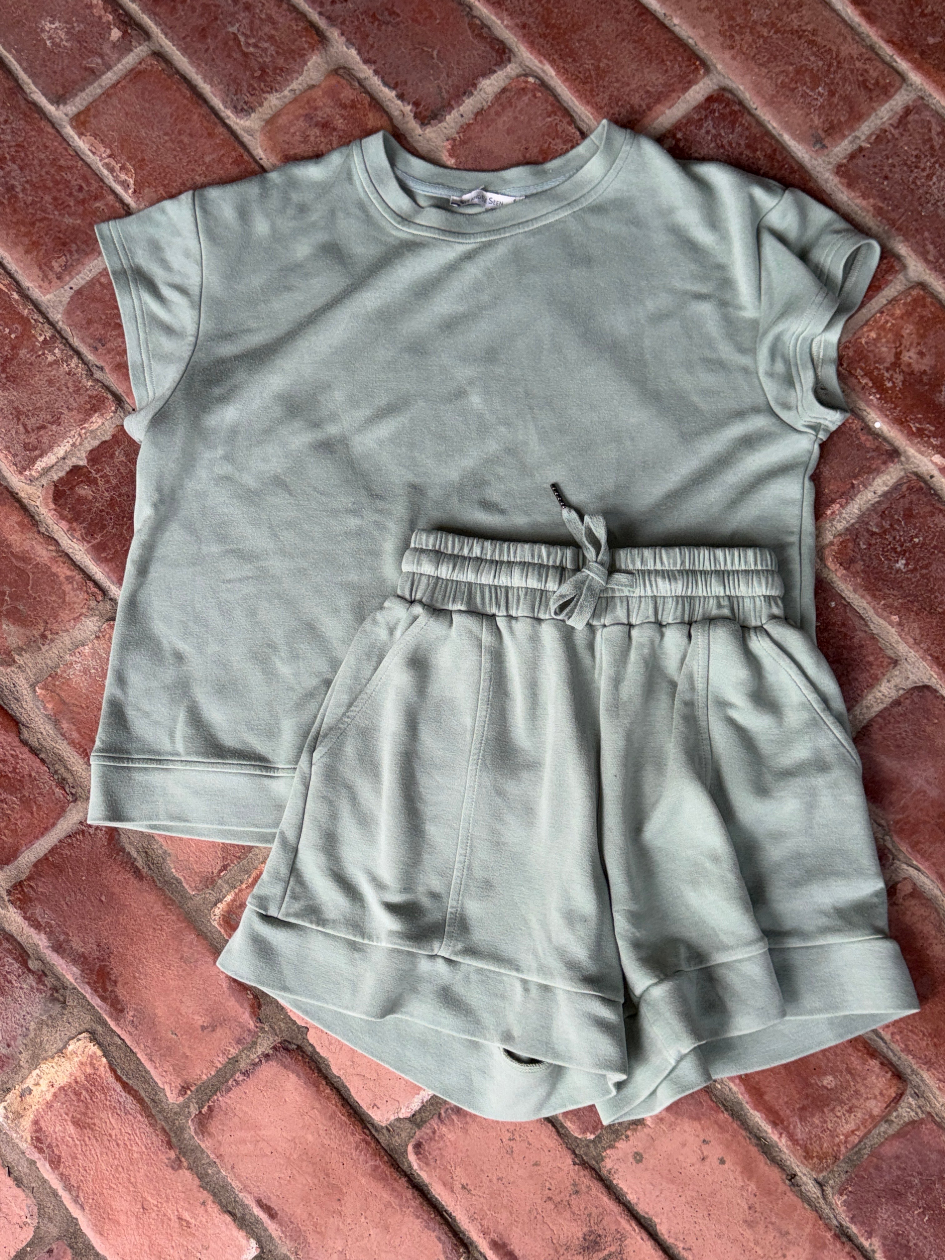See & Be Seen Sage Short Set S