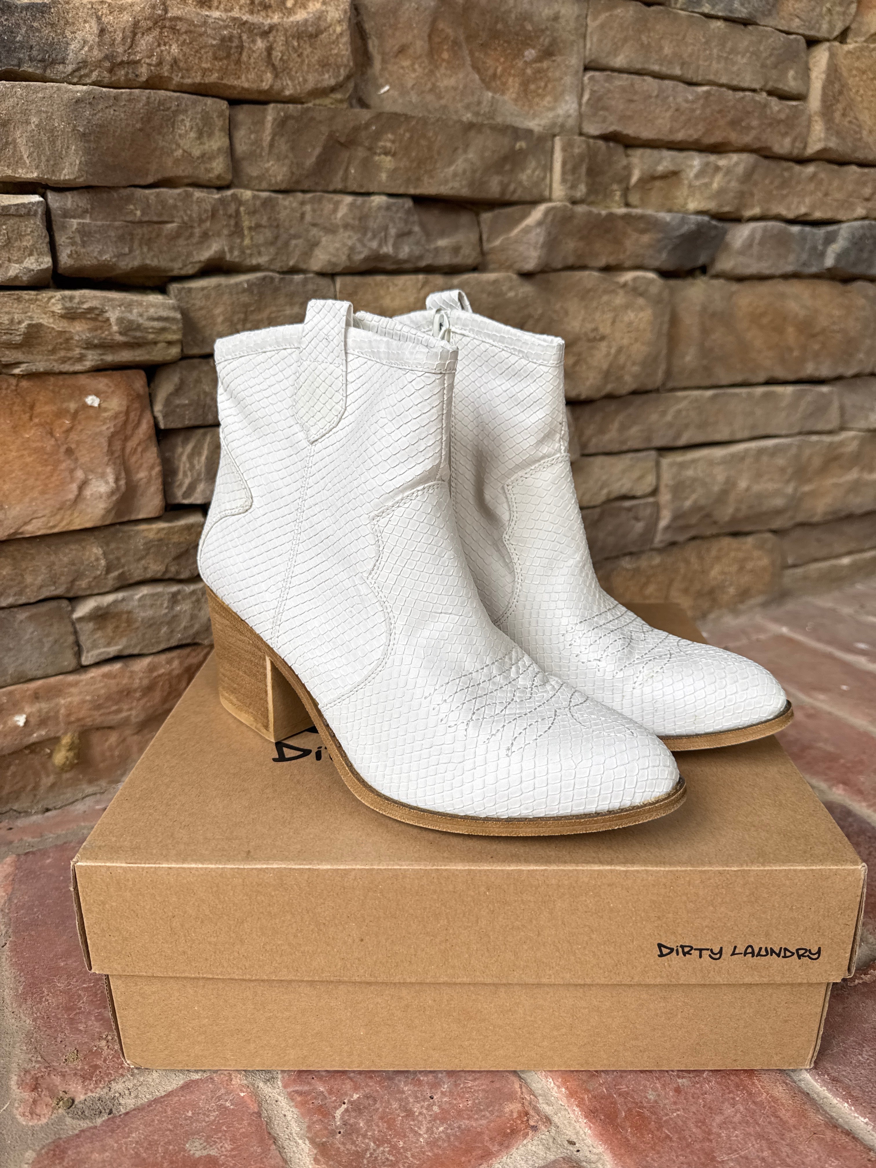 Dirty Laundry Unite White Snake Boot Size 10