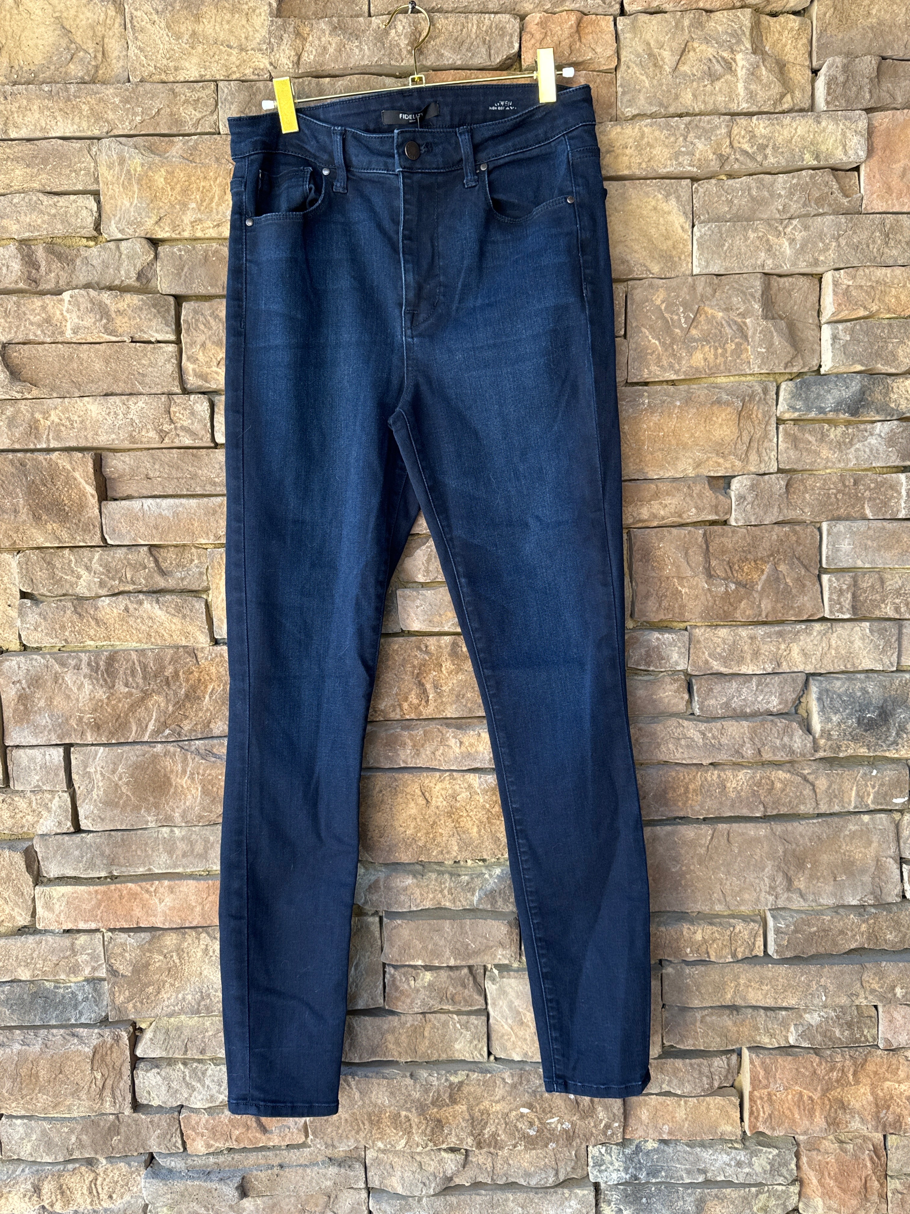 Fideltity Denim Dark Wash Straight Jean 28