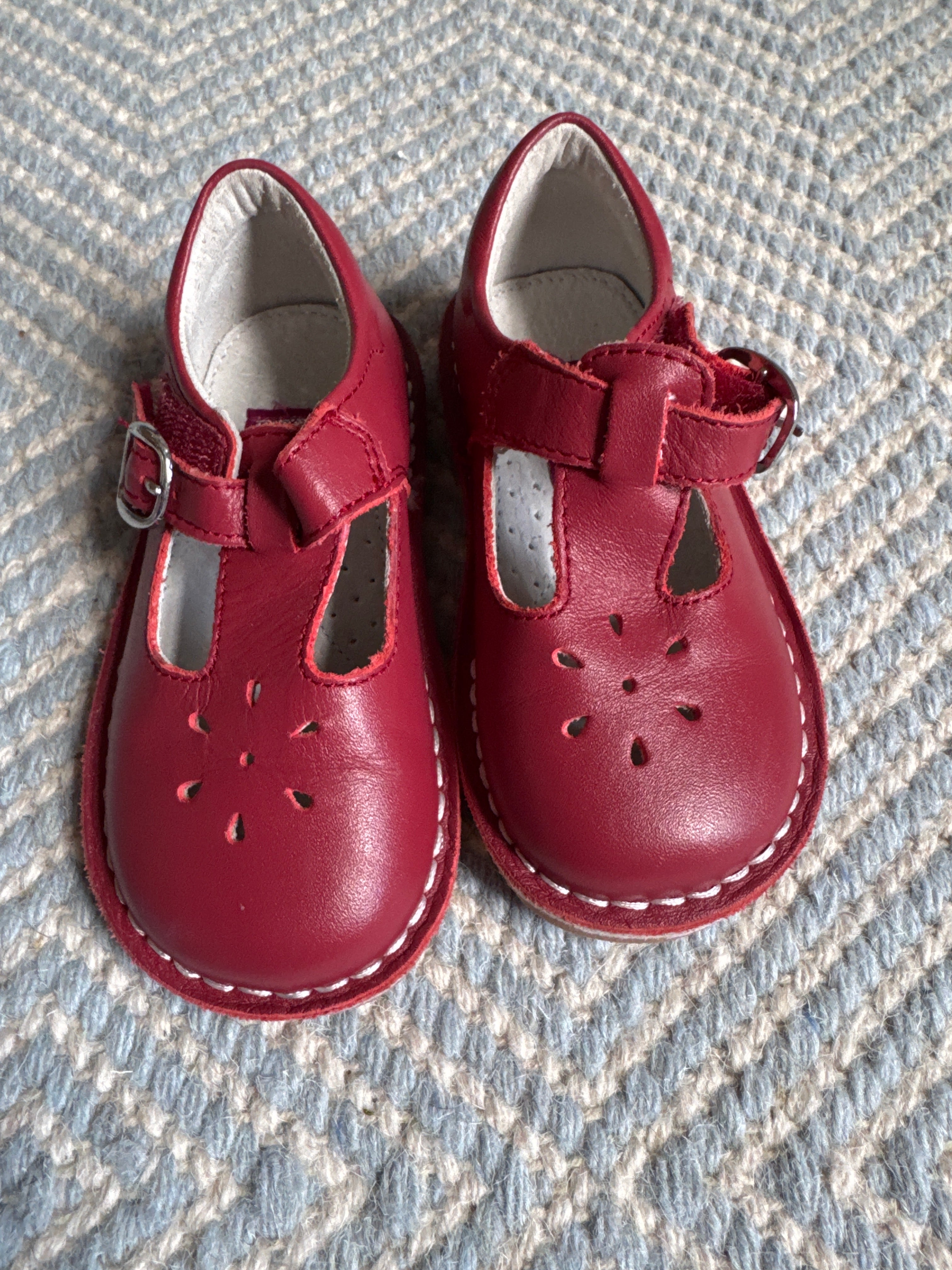 Lamour Red Mary Janes 7c