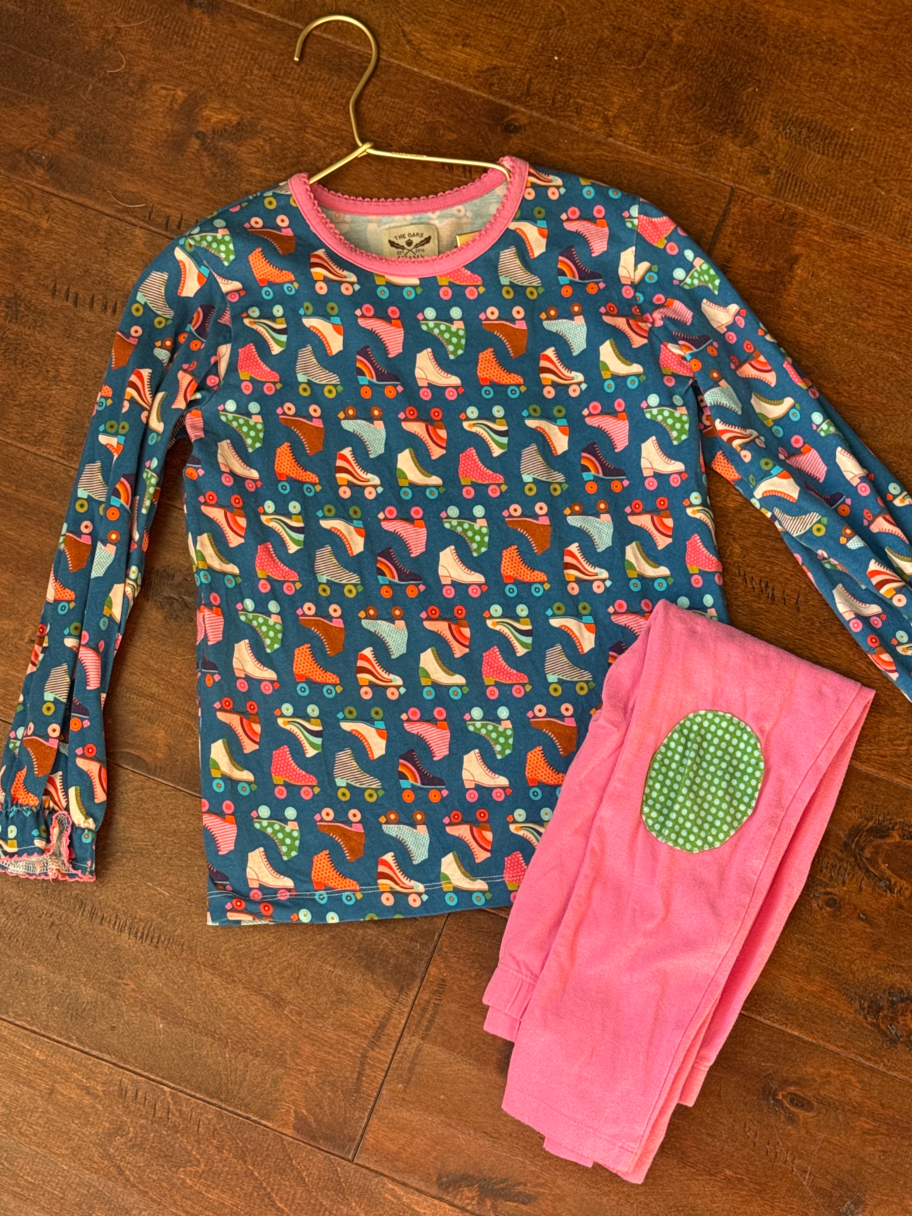 The Oaks Apparel Rollerskate set 6