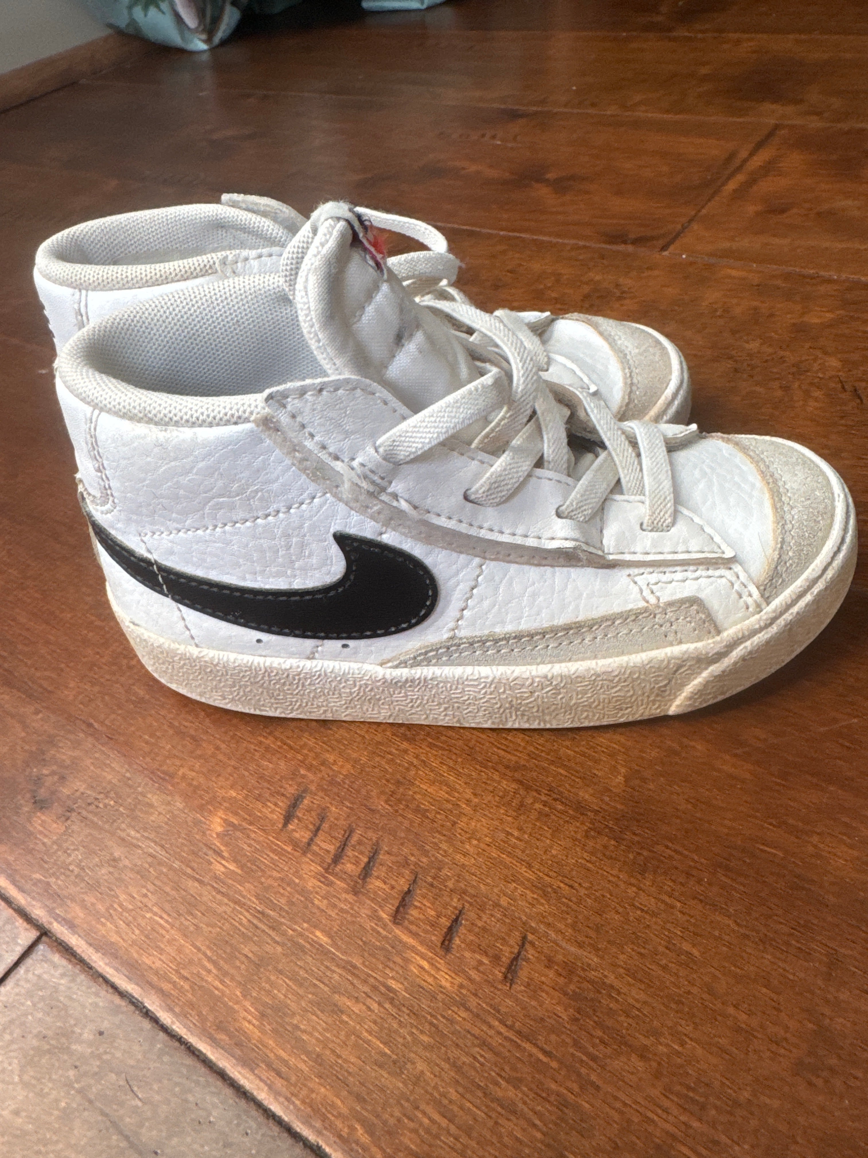 Nike Blazers Black and White 9