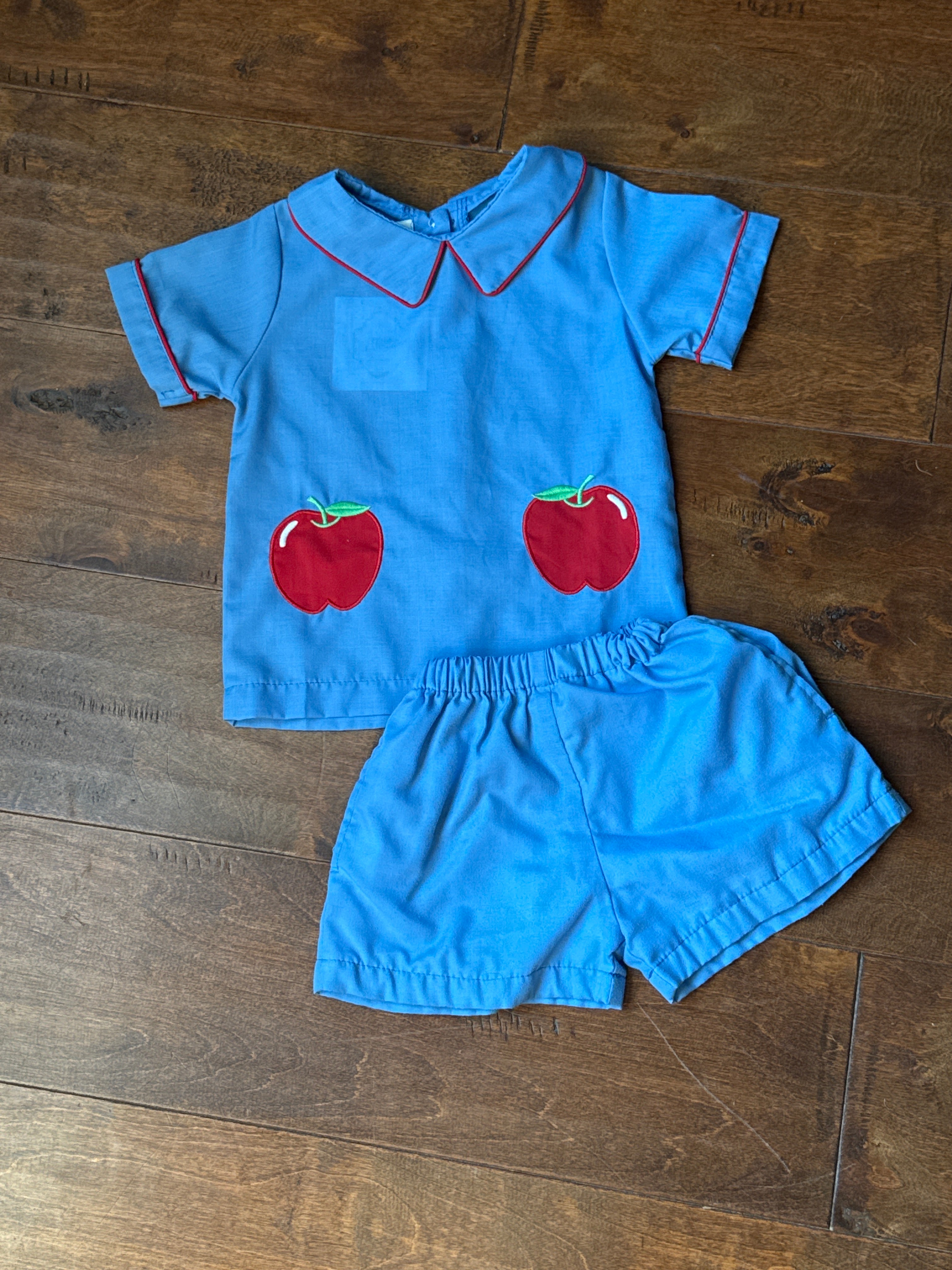 The Oaks Apple Embroidered Short Set 2T