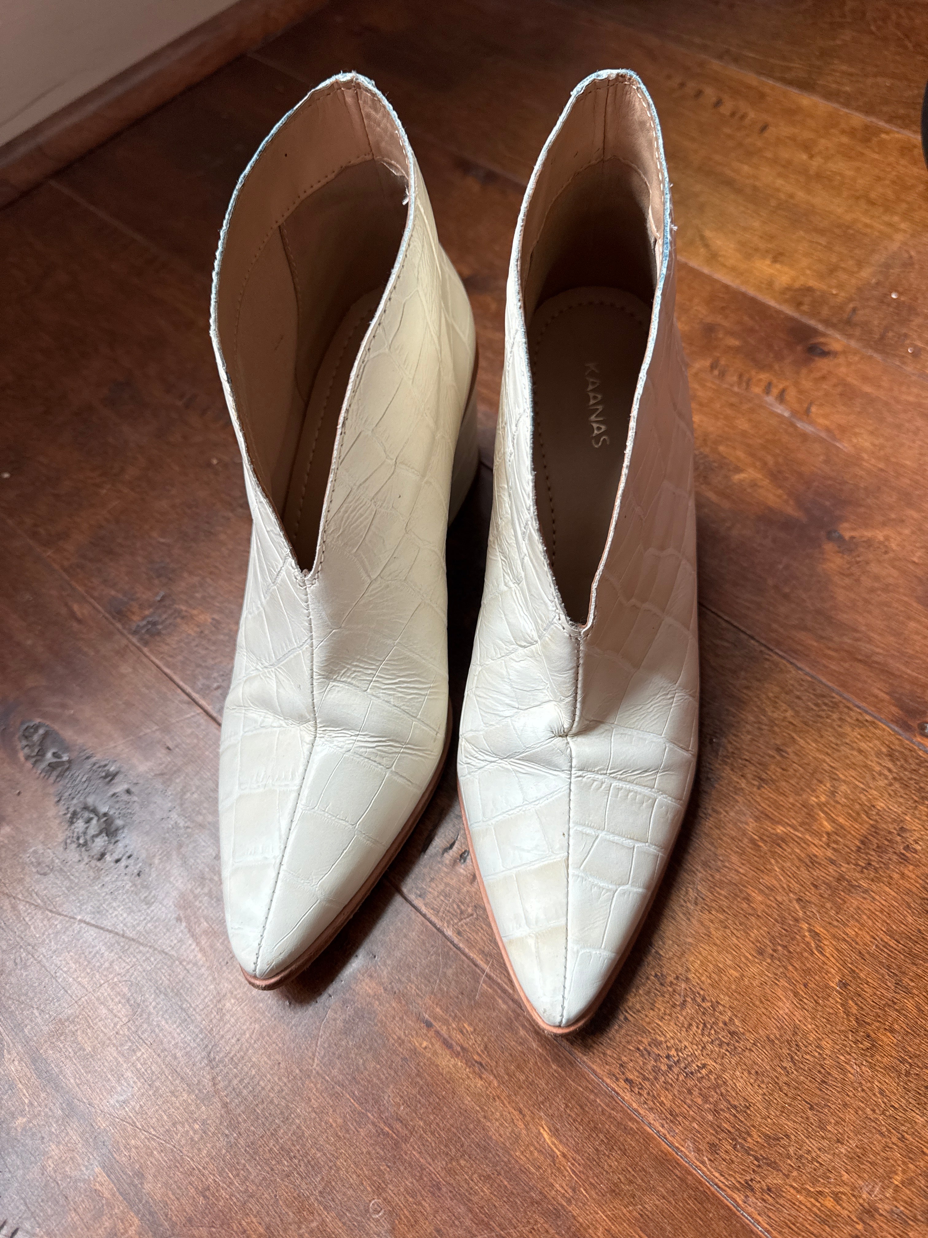 KAANAS Morellino Snake Booties White 7M