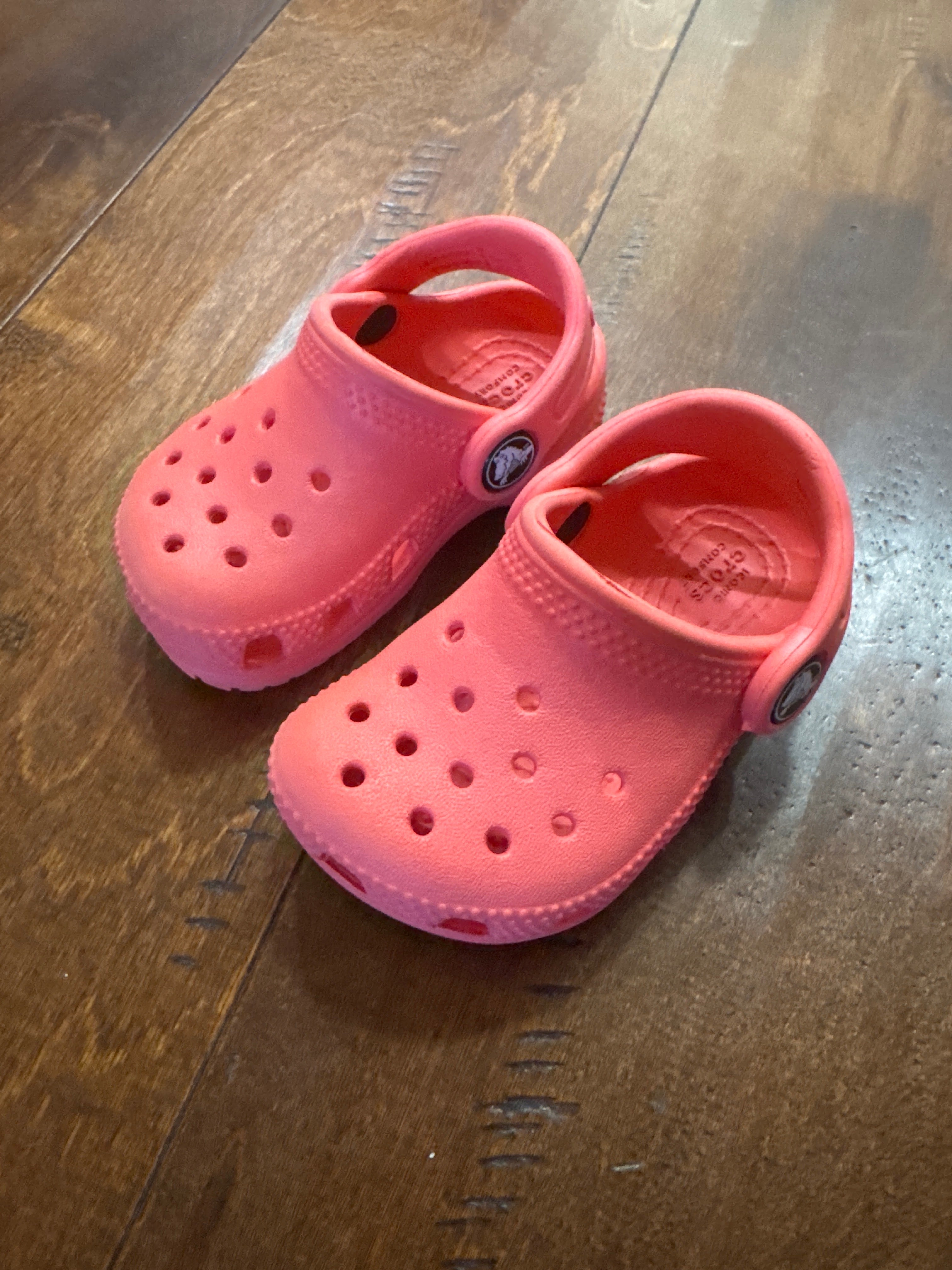 Crocs in Salmon 4C