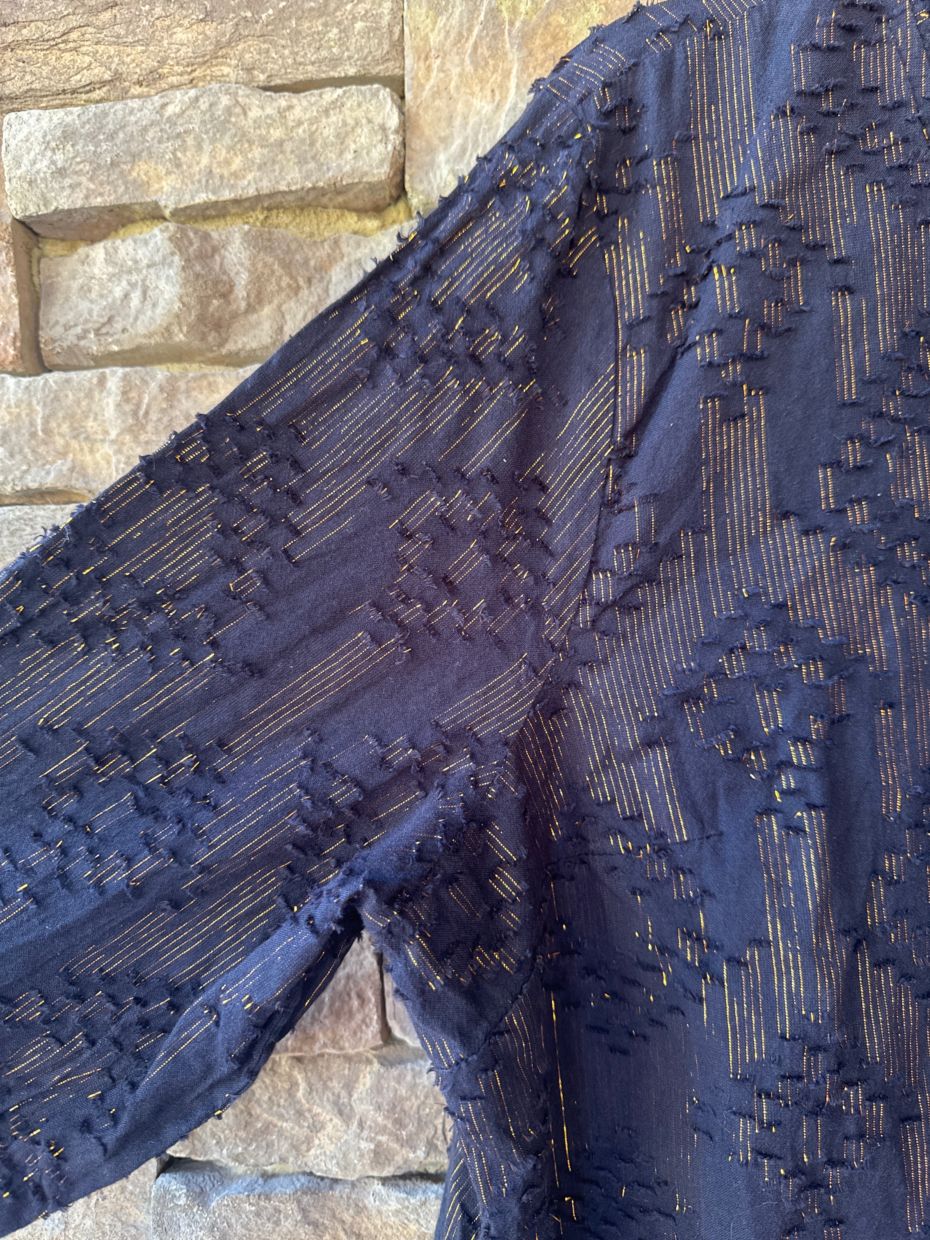 Black and Gold Tiki Collared LS Top XL