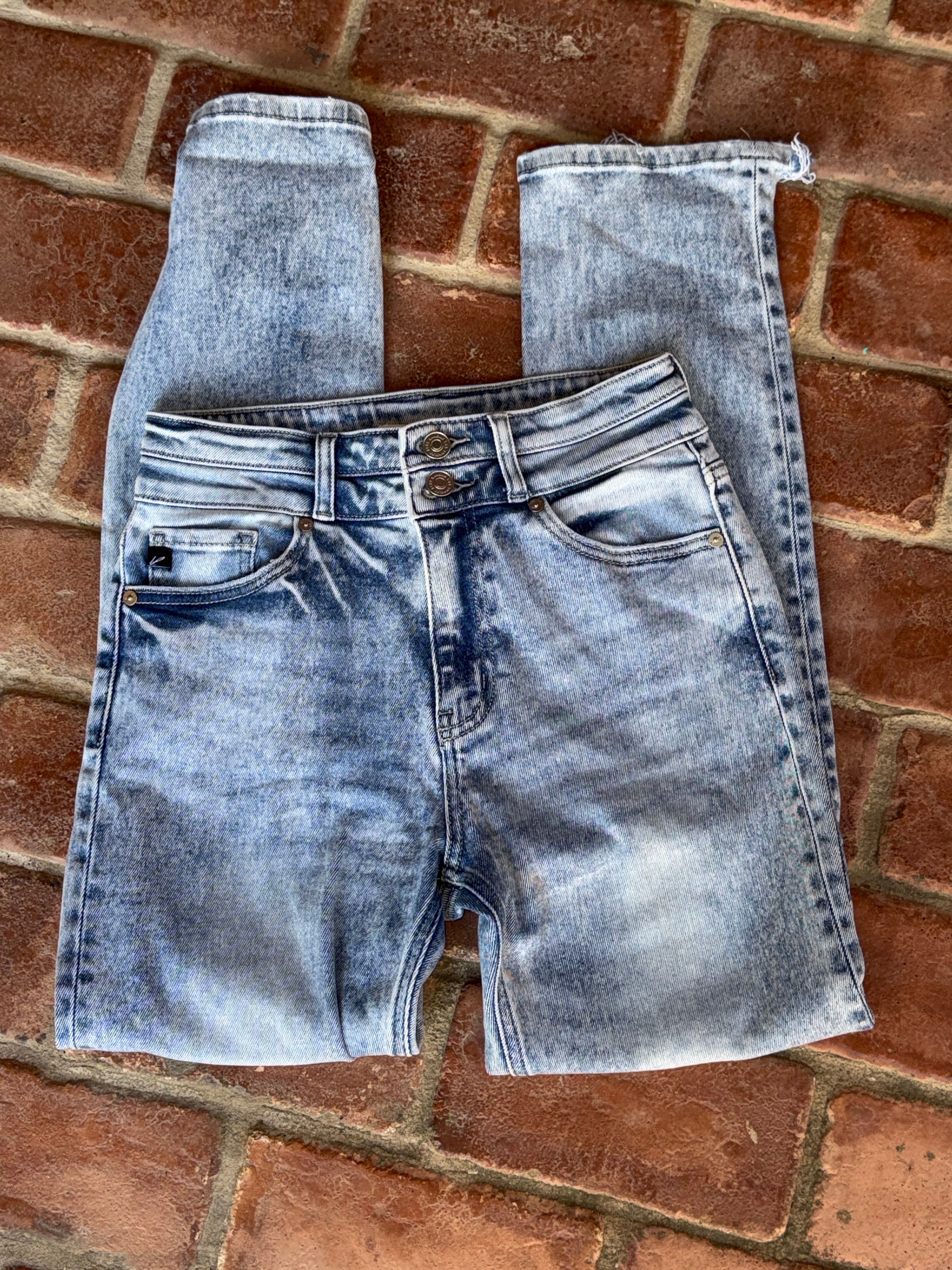 KanCan Light Wash Distressed Jean 26