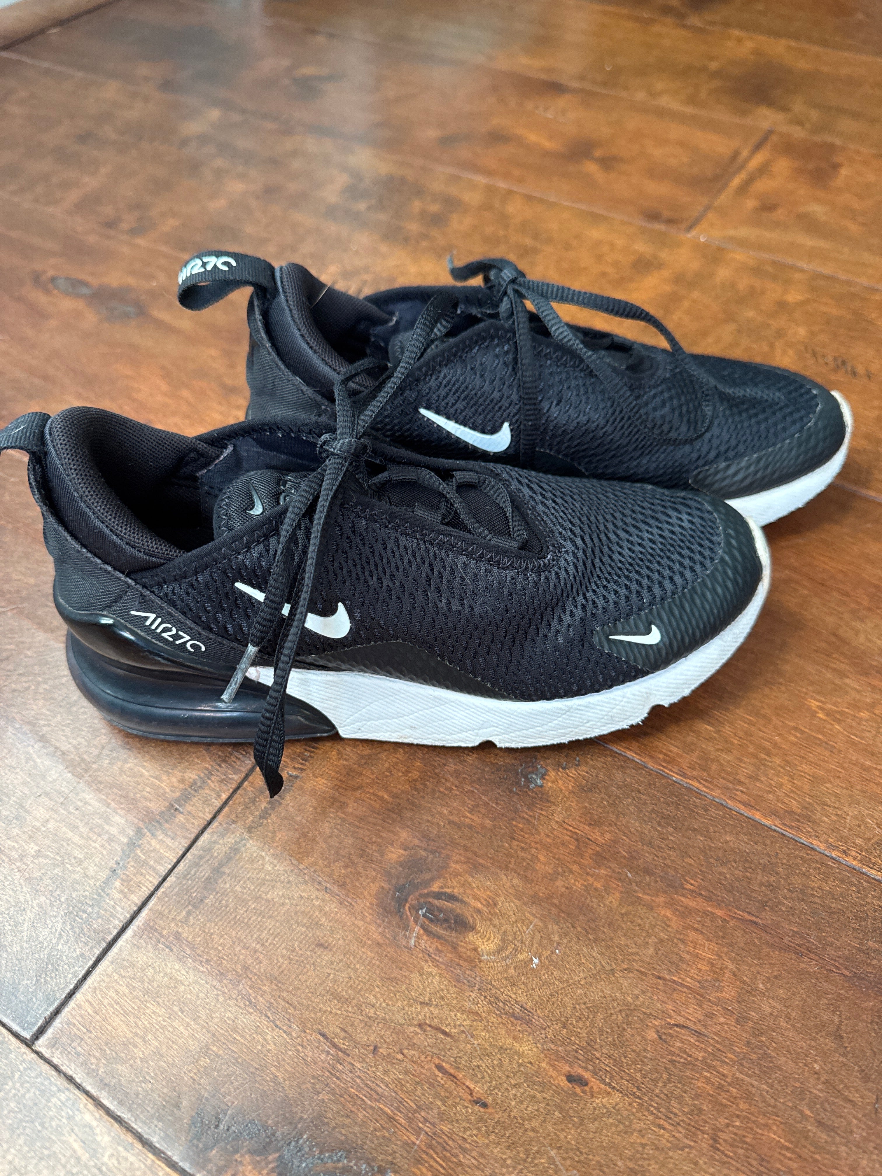 Nike Black and White Tennis Shoes Youth 2.5