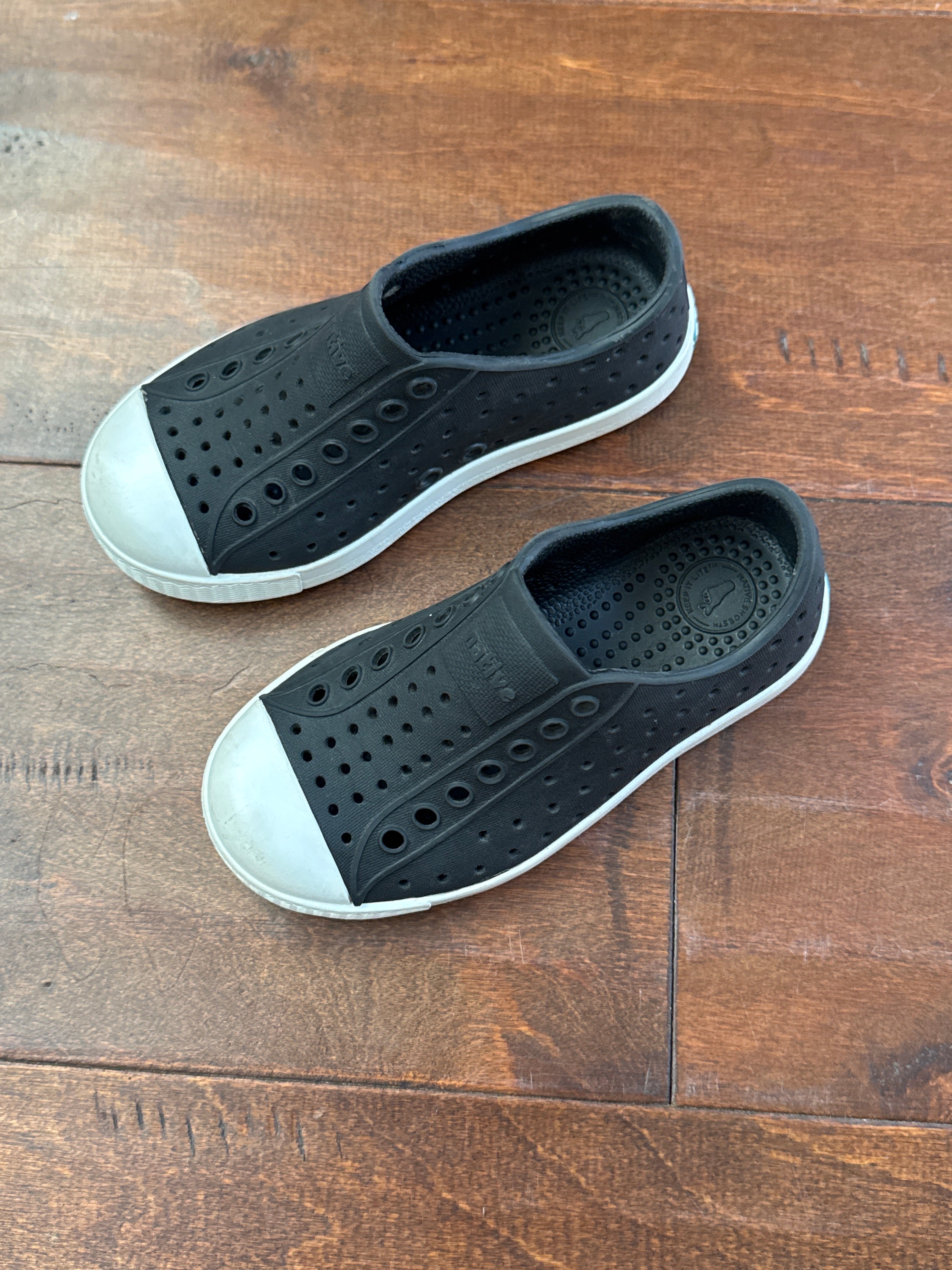 Natives Black 9