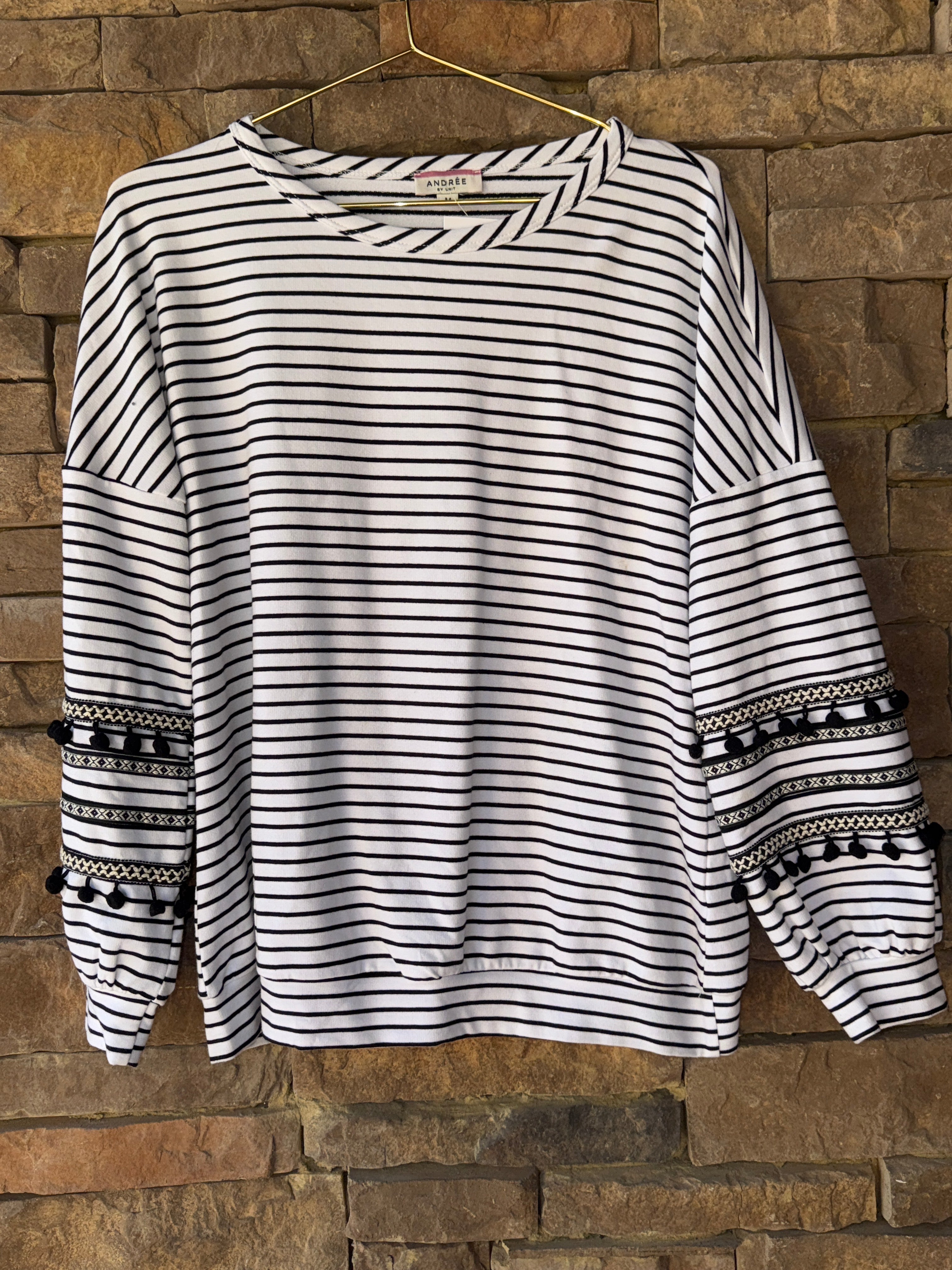 Andree by Unit Black and White Pom Top M