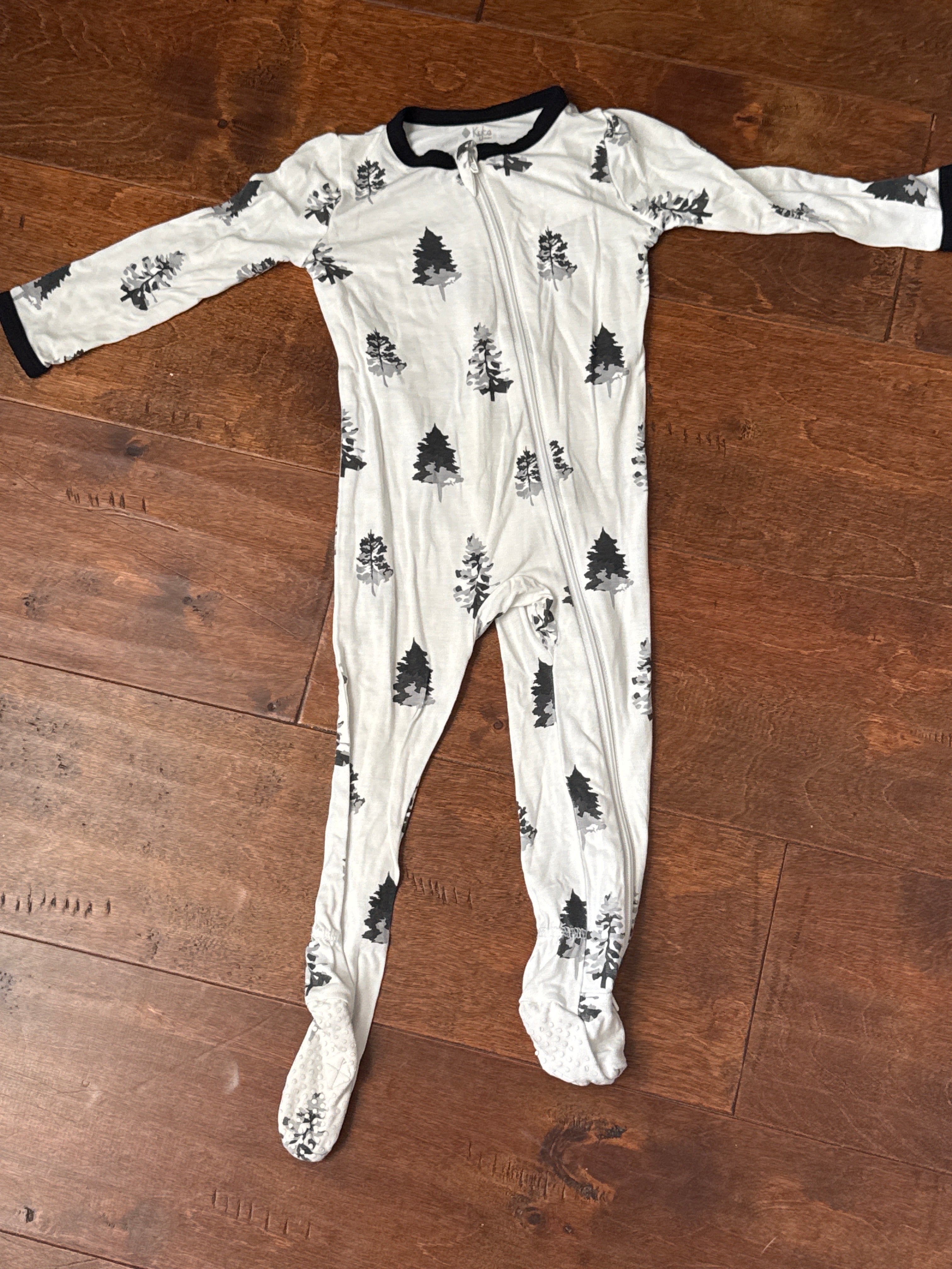 Kyte Baby Ls PJ Trees 12-18M